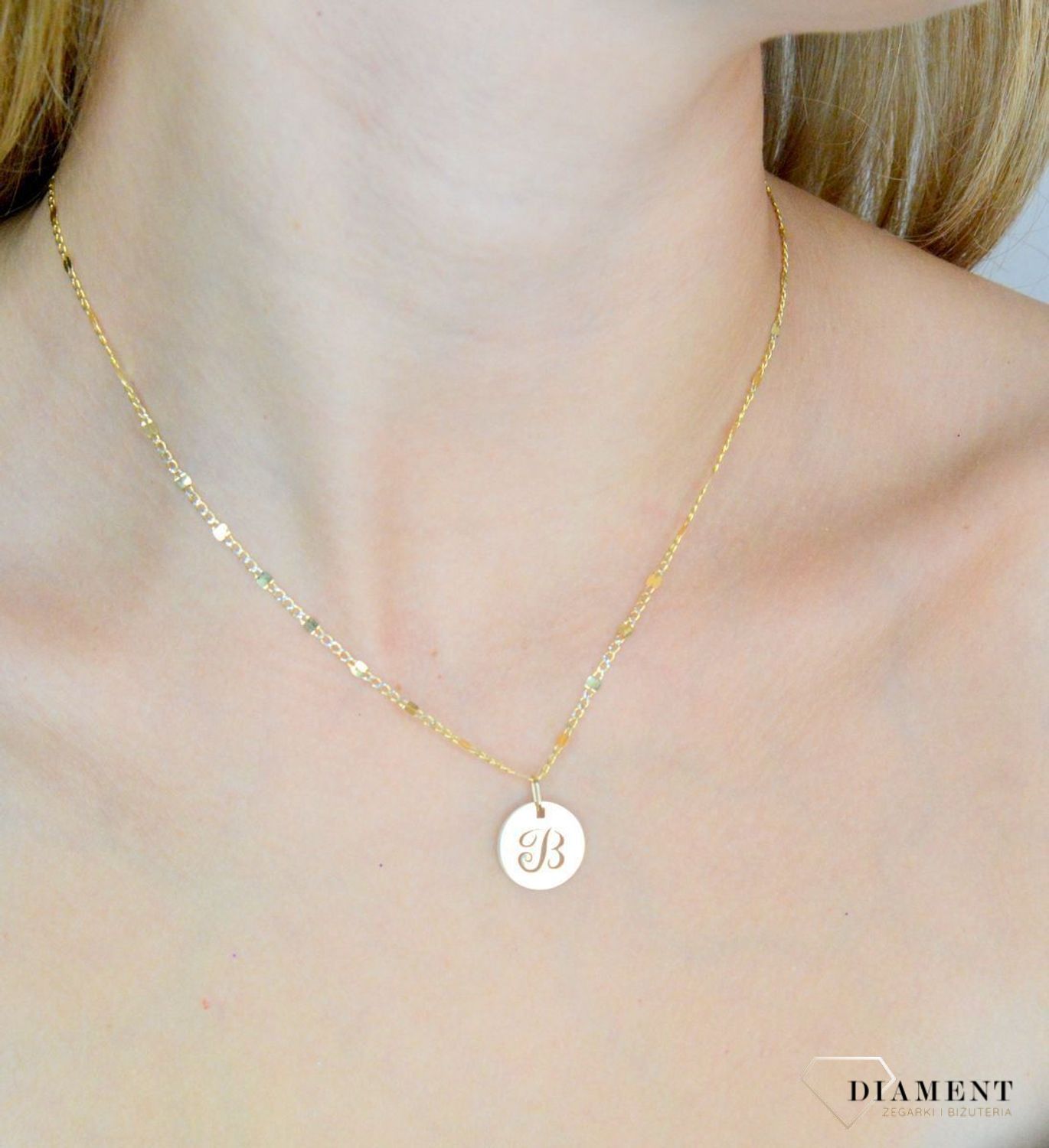 Złota zawieszka 585 literka B ZA 2128B. Modna złota zawieszka wykonana z najwyższej próby złota 585. Zawieszka w kształcie litery B. Idealny pomysł na prezent.  Literka B. Zawieszka B..jpg